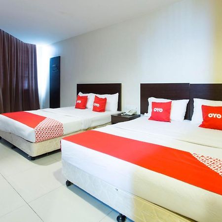 קאג'אנג Oyo 89966 Green World Hotel @ Seri Putra מראה חיצוני תמונה