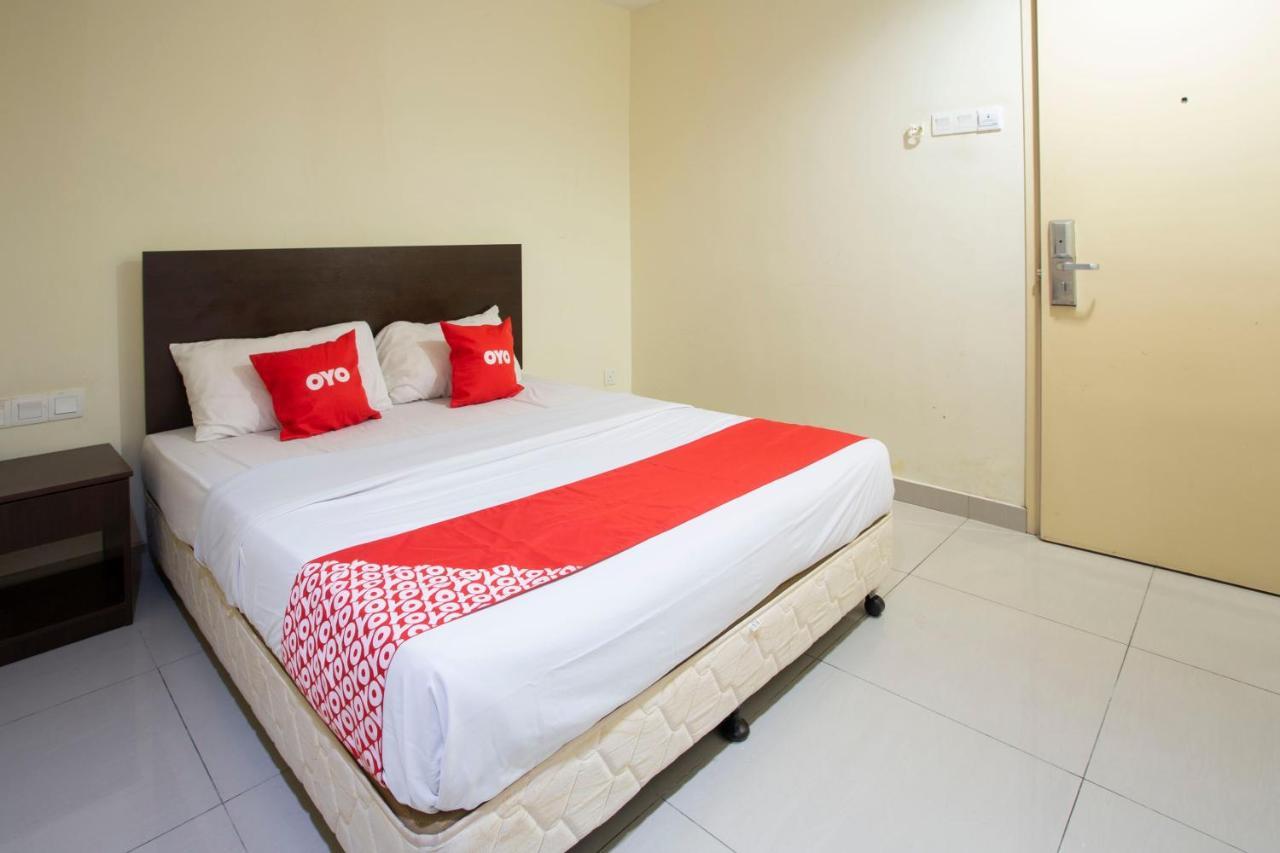 קאג'אנג Oyo 89966 Green World Hotel @ Seri Putra מראה חיצוני תמונה