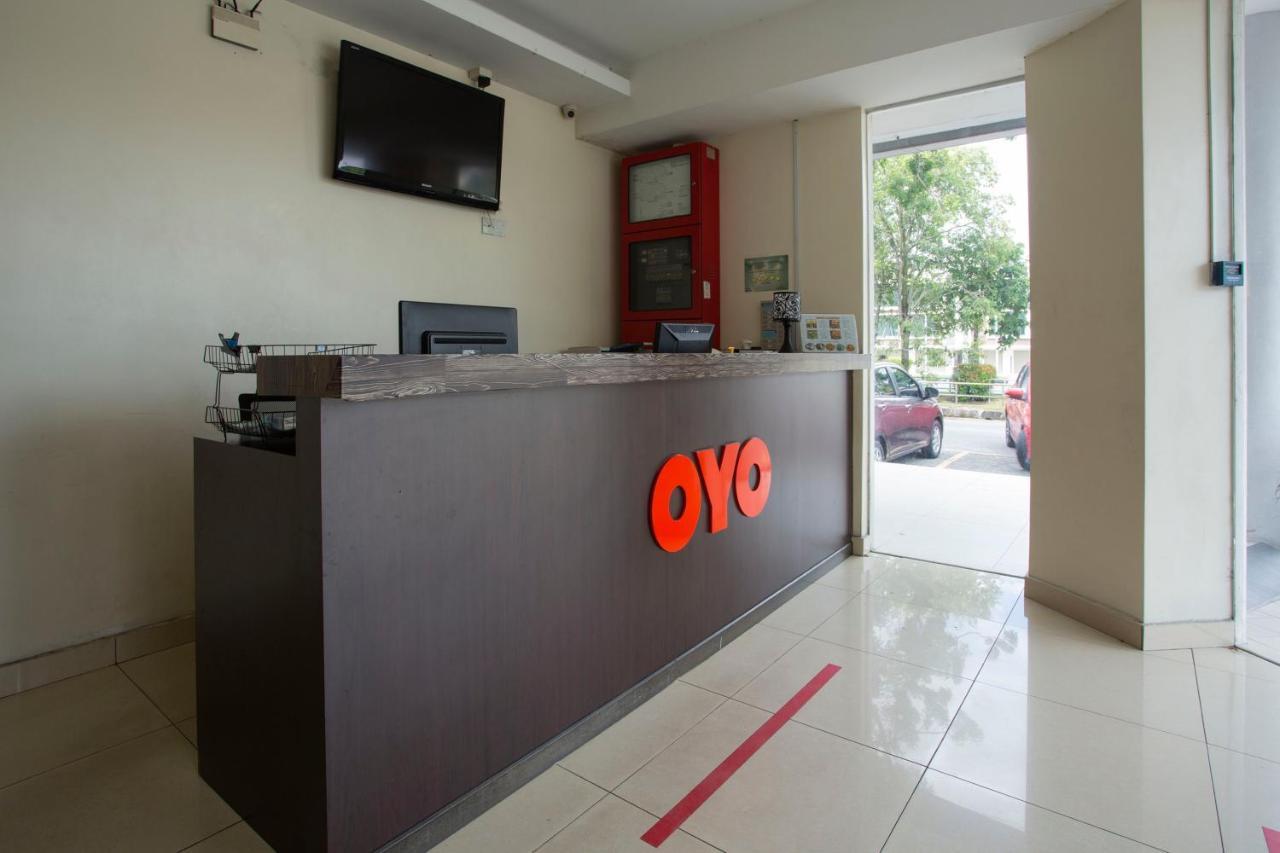 קאג'אנג Oyo 89966 Green World Hotel @ Seri Putra מראה חיצוני תמונה