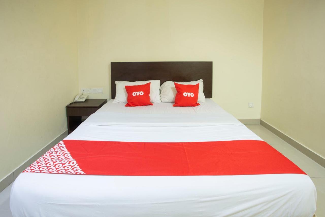 קאג'אנג Oyo 89966 Green World Hotel @ Seri Putra מראה חיצוני תמונה