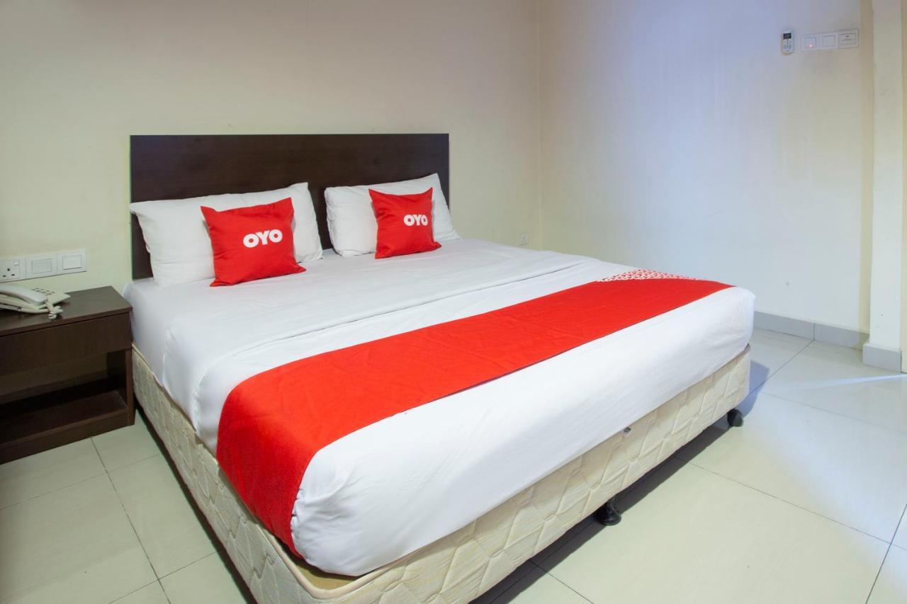 קאג'אנג Oyo 89966 Green World Hotel @ Seri Putra מראה חיצוני תמונה