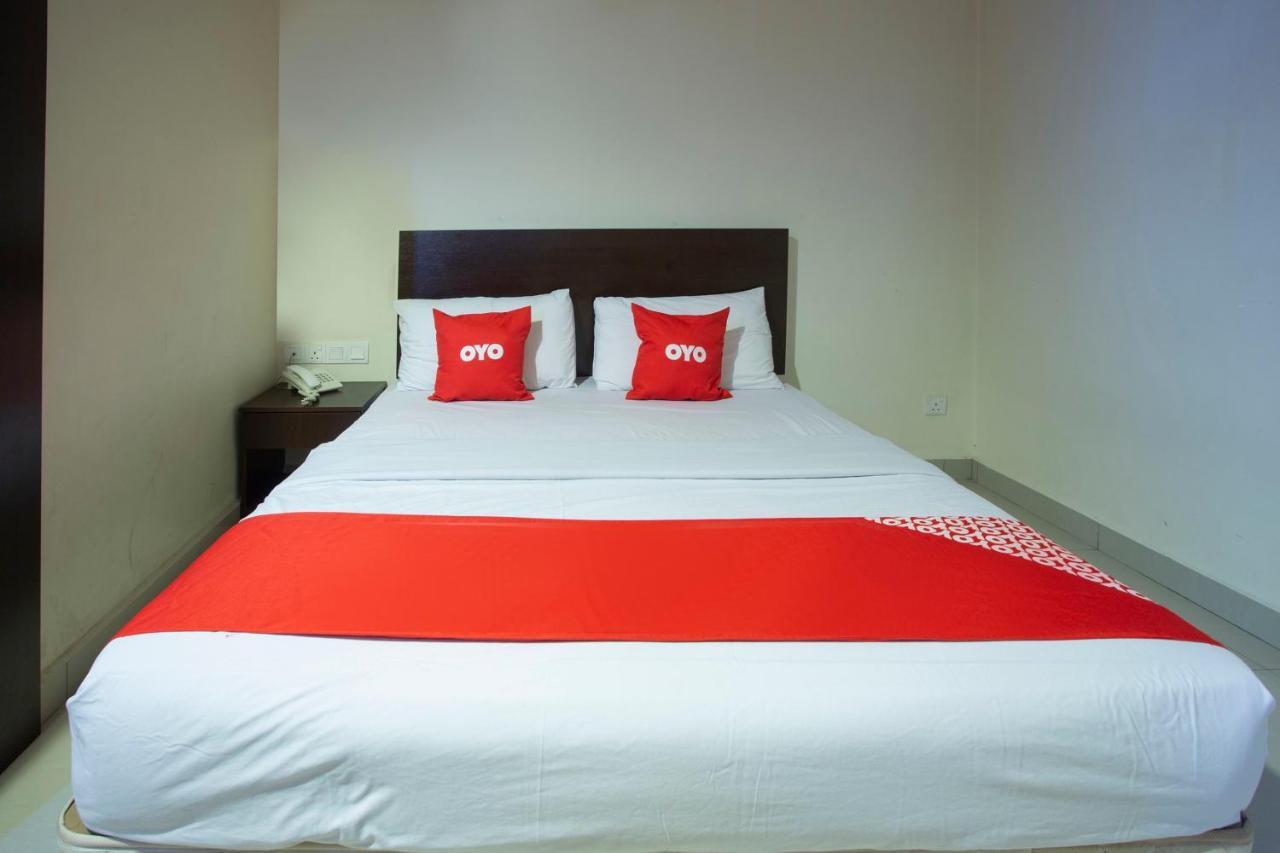קאג'אנג Oyo 89966 Green World Hotel @ Seri Putra מראה חיצוני תמונה