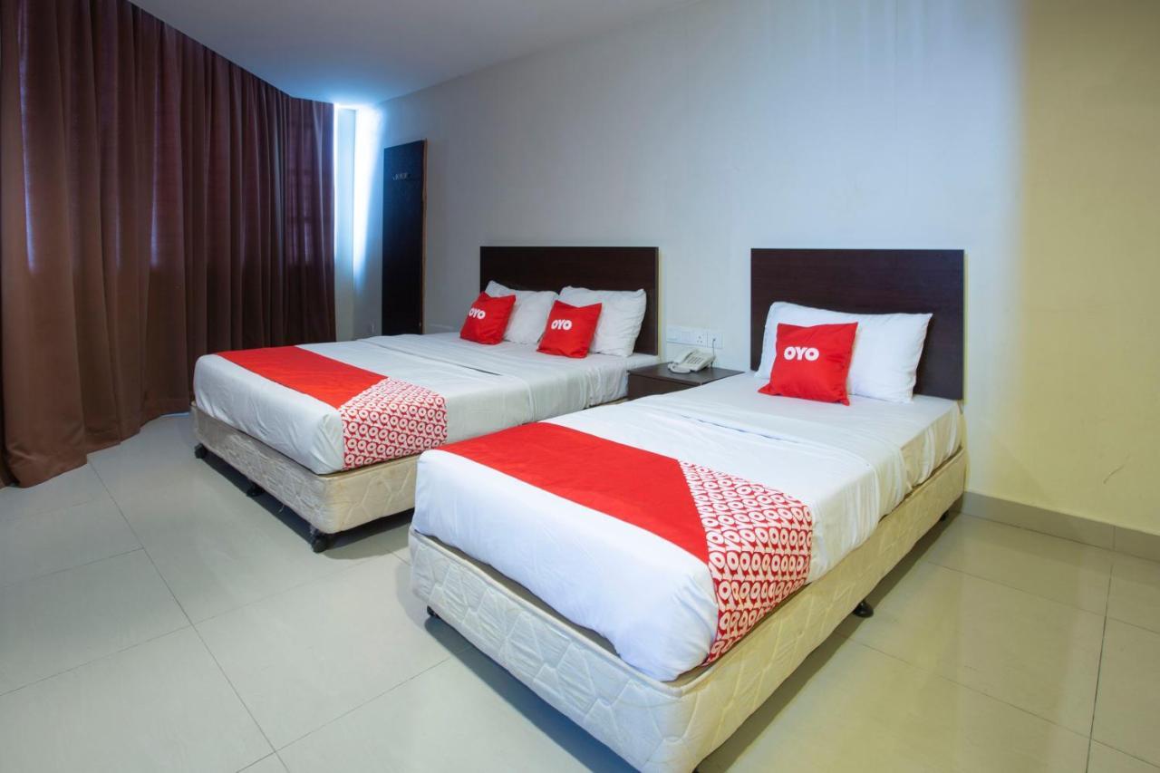 קאג'אנג Oyo 89966 Green World Hotel @ Seri Putra מראה חיצוני תמונה