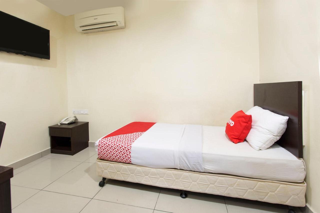 קאג'אנג Oyo 89966 Green World Hotel @ Seri Putra מראה חיצוני תמונה
