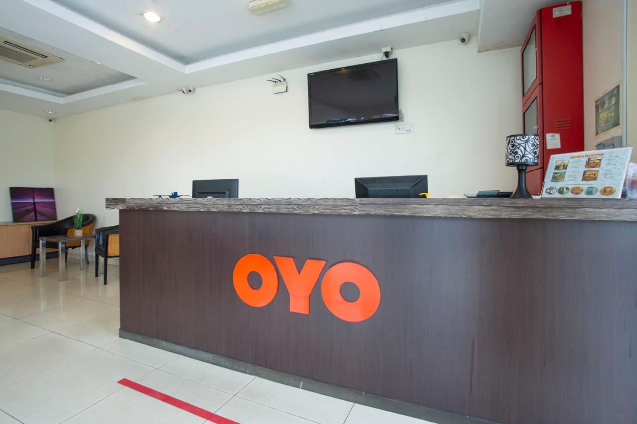 קאג'אנג Oyo 89966 Green World Hotel @ Seri Putra מראה חיצוני תמונה