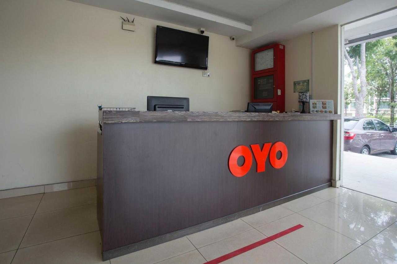 קאג'אנג Oyo 89966 Green World Hotel @ Seri Putra מראה חיצוני תמונה