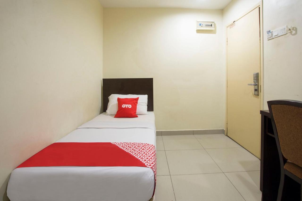 קאג'אנג Oyo 89966 Green World Hotel @ Seri Putra מראה חיצוני תמונה